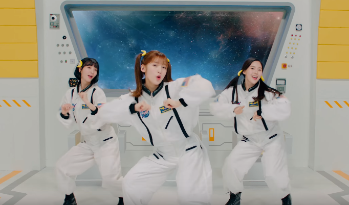 Review] Banana Allergy Monkey – Oh My Girl BANHANA – KPOPREVIEWED