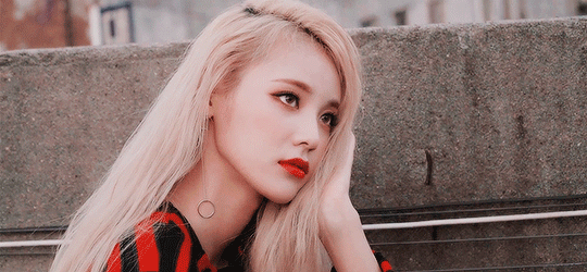jinsoul.gif