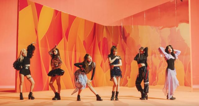 Review] Bon Bon Chocolat – EVERGLOW – KPOPREVIEWED