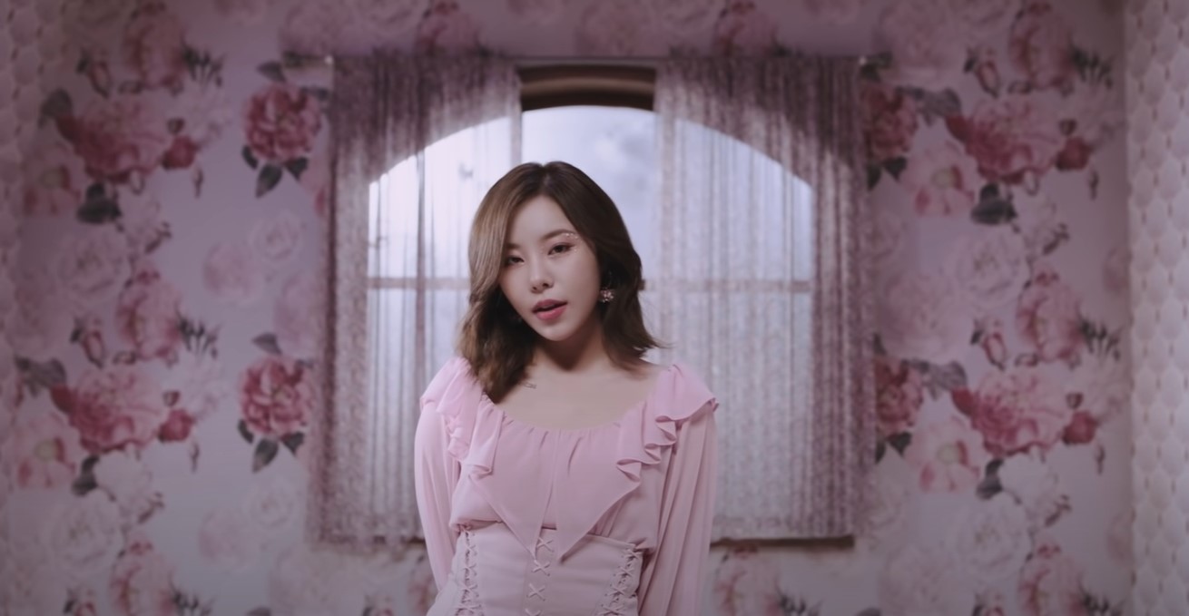 Review] Make Me Happy – Wheein (Mamamoo) – KPOPREVIEWED