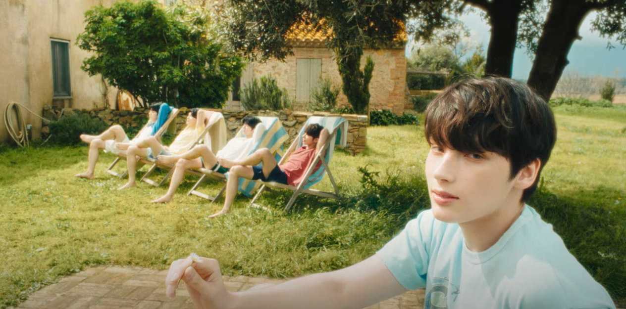 Review Txt S Love Language Kpop Review Kpop Hit